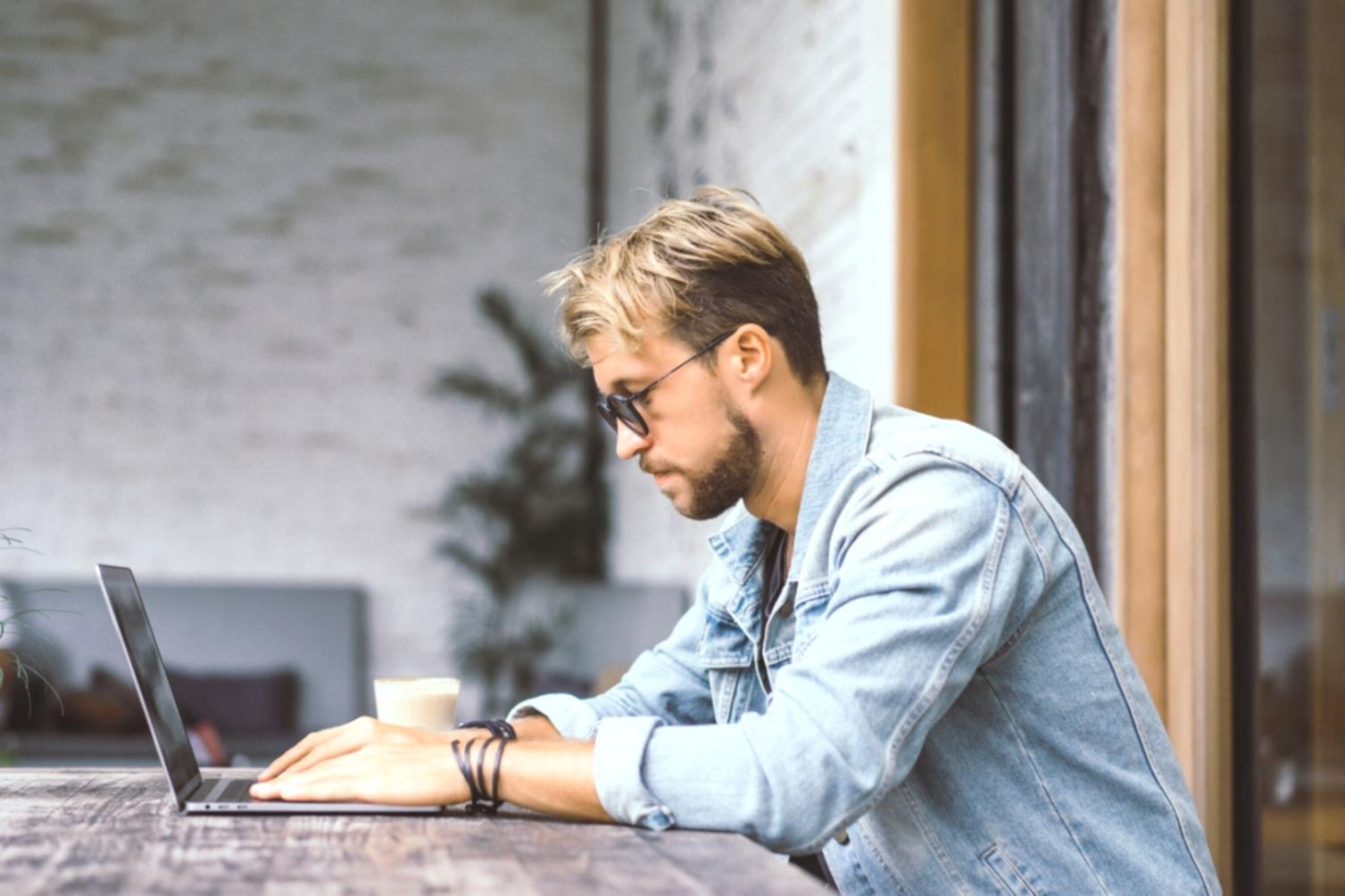 بيئة تطوير الألعاب ثلاثية الأبعاد مع أدوات التصميم المتقدمة